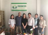 Voyageurs chez agence de voyage Vietnam Dragon Travel (1)