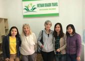 Voyageurs chez agence de voyage Vietnam Dragon Travel (11)