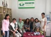 Voyageurs chez agence de voyage Vietnam Dragon Travel (7)