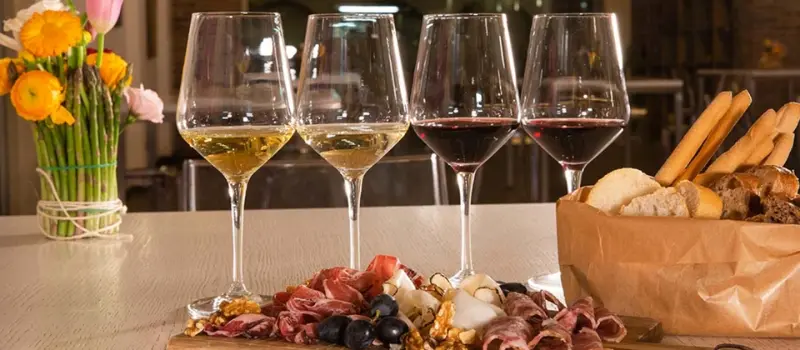 Dégustation de Vins et Expériences Gastronomiques