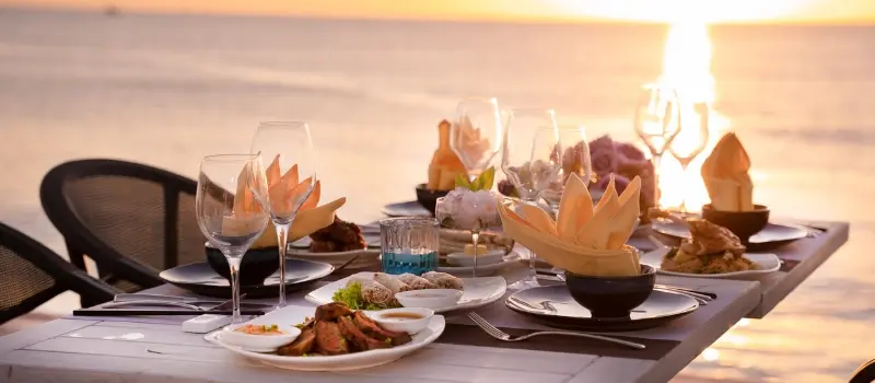 Comment Organiser un Dîner Privé de Luxe sur une Plage Déserte ? Comment Organiser un Dîner Privé de Luxe sur une Plage Déserte ?