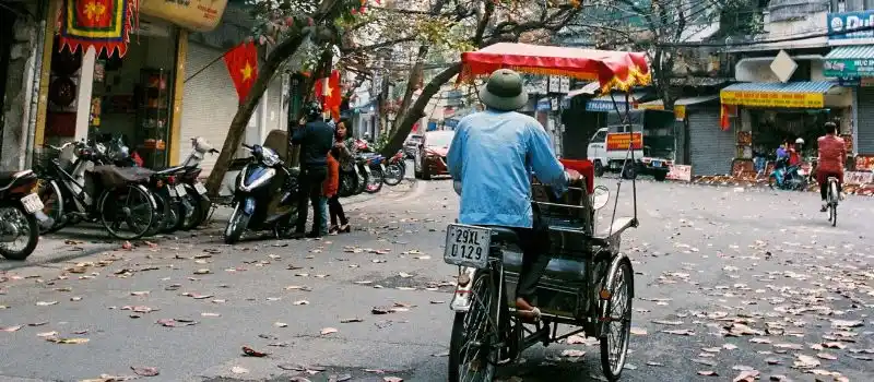 À la découverte de Hanoi en cyclo-pousse privé avec un guide expert À la découverte de Hanoi en cyclo-pousse privé avec un guide expert