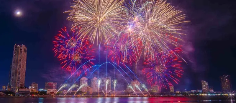 Admirer les feux d’artifice et les illuminations du Têt Admirer les feux d’artifice et les illuminations du Têt