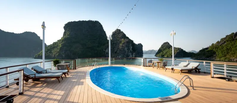 Croisière dans la baie d’Halong en été Croisière dans la baie d’Halong en été