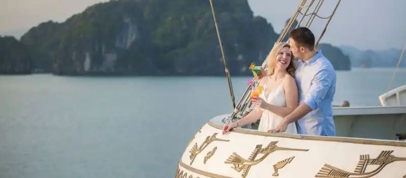 Croisière de luxe dans la baie d'Halong idéale pour les couples Croisière de luxe dans la baie d'Halong idéale pour les couples