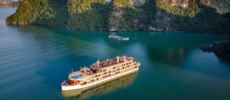 Croisière privée dans une baie paisible au Vietnam Croisière privée dans une baie paisible au Vietnam