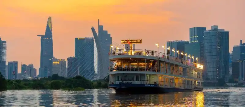 Croisières au coucher du soleil - Voyage de luxe au Vietnam Croisières au coucher du soleil - Voyage de luxe au Vietnam