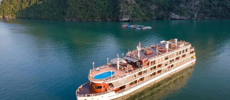 Croisières de luxe dans la baie d'Halong