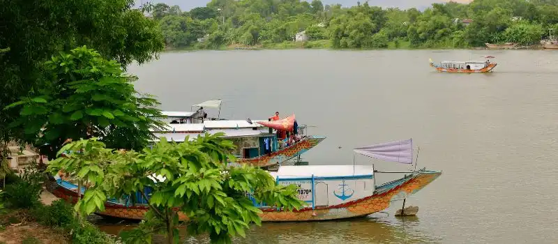 Croisières privées sur la rivière des Parfums Hue Croisières privées sur la rivière des Parfums Hue