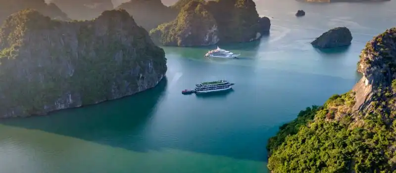 Découverte de la baie d'Halong Vietnam : Croisière de Luxe ou Budget ?