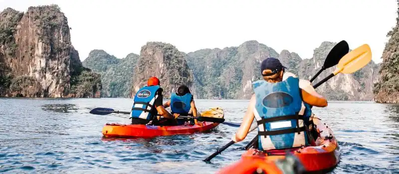 Découvrir la baie de Lan Ha en kayak
