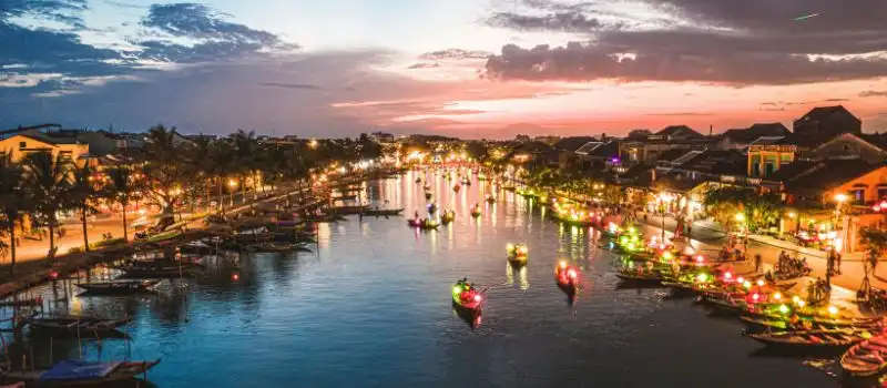 Hoi An sous les lanternes : Une nuit magique dans la ville charmante Hoi An sous les lanternes : Une nuit magique dans la ville charmante