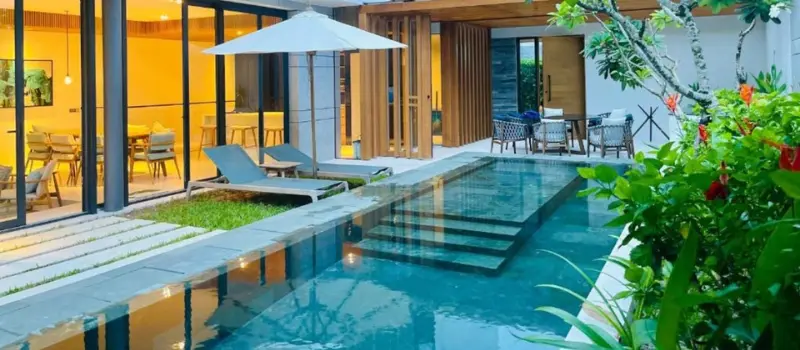 La piscine privée, symbole de liberté et de sérénité La piscine privée, symbole de liberté et de sérénité