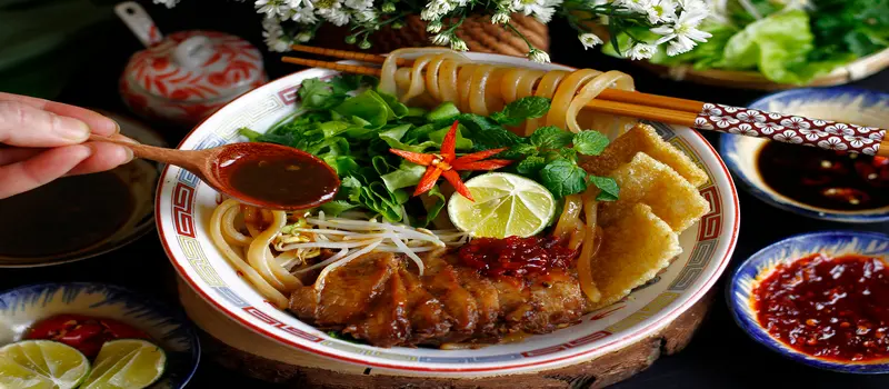 Voyage Gourmand à Hoi An: Saveurs Authentiques et Plats Emblématiques