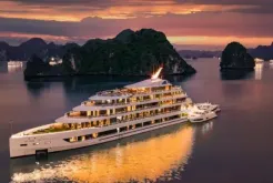 Croisière baie Halong pour voyage de noces expérience intime à choisir