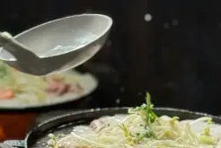 Top des plats incontournables à Hué: Gastronomie de la Cité Impériale